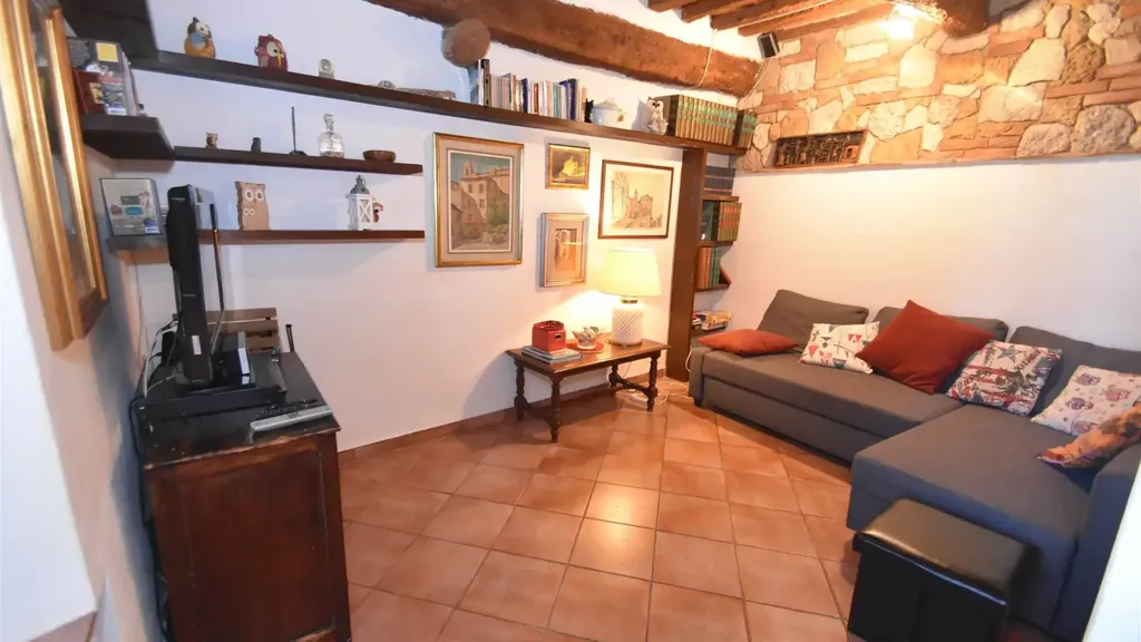 Elutuba - Tuscan-Style Apartment in Historic Centre, Rosignano Marittimo