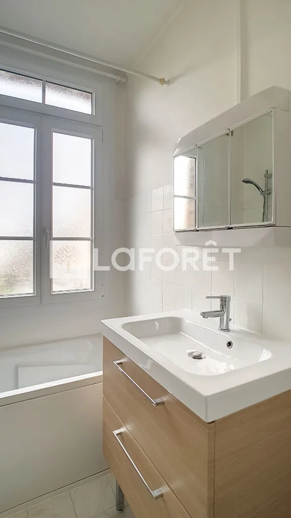 Salles de bain - Appartement 2 Pièces Calme près d'ELBEUF