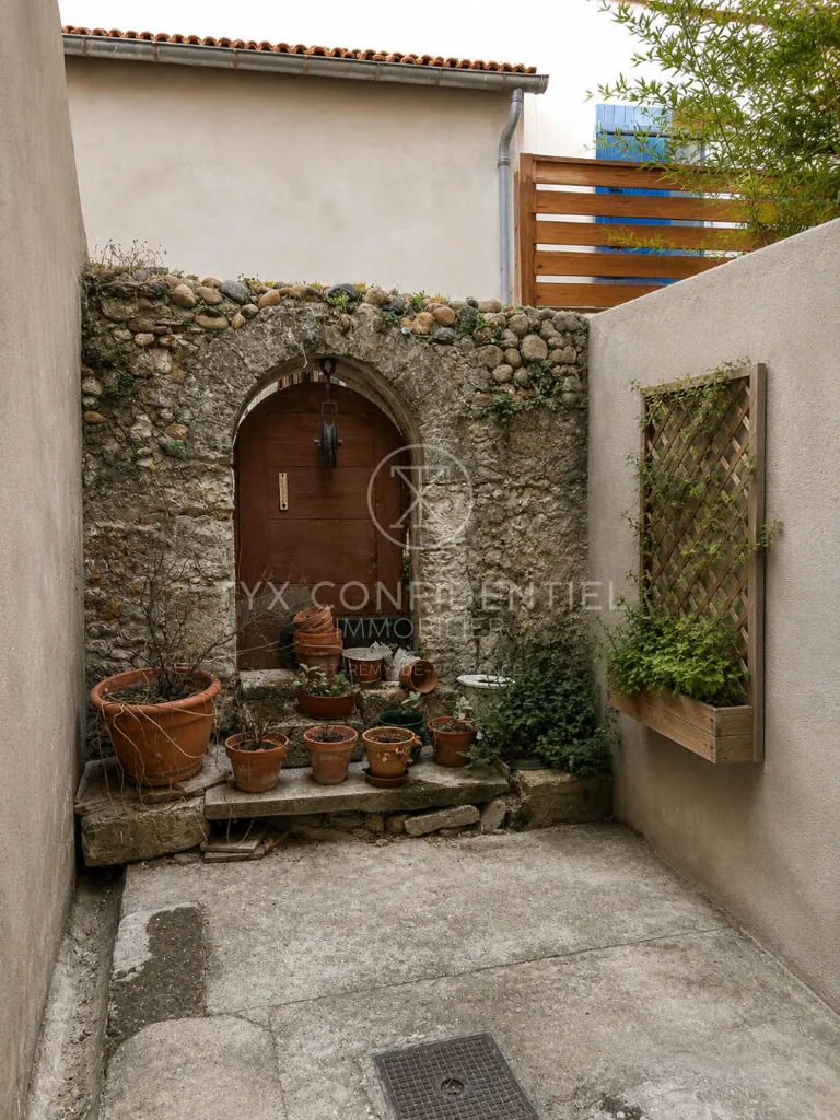 Giardino - City House with Courtyard in Eyragues