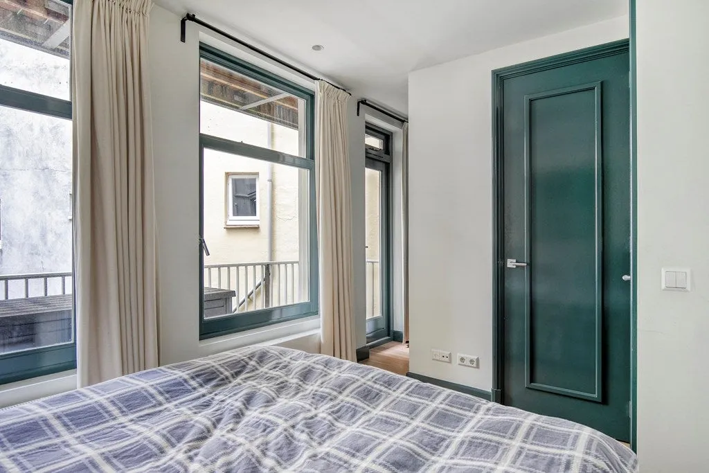 Charming Ground Floor Flat with Garden in Staatsliedenbuurt