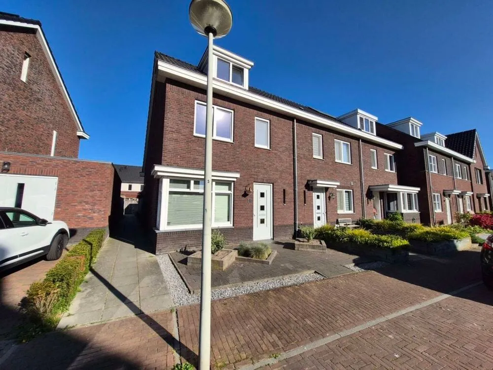 Välivaade - Modern Corner House with Garden in Oirschot