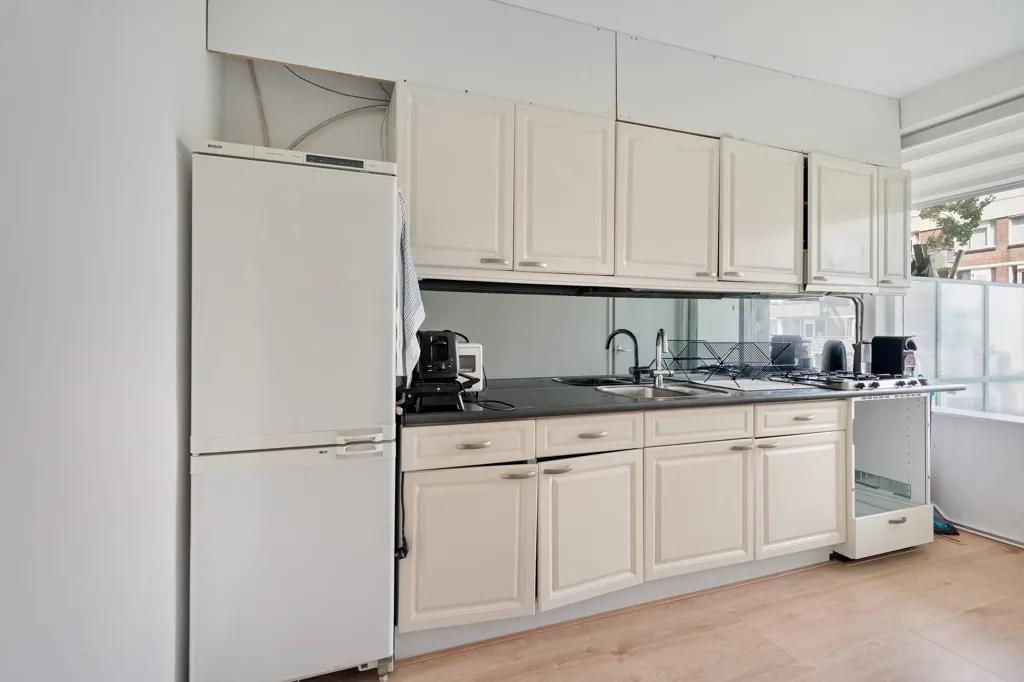 Cuisine - Four-Bedroom Apartment with Balconies in Rotterdam