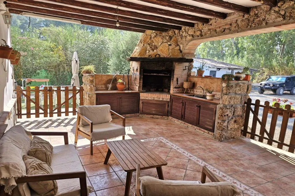 Terrass - Riverside Finca with Terrace in Coín