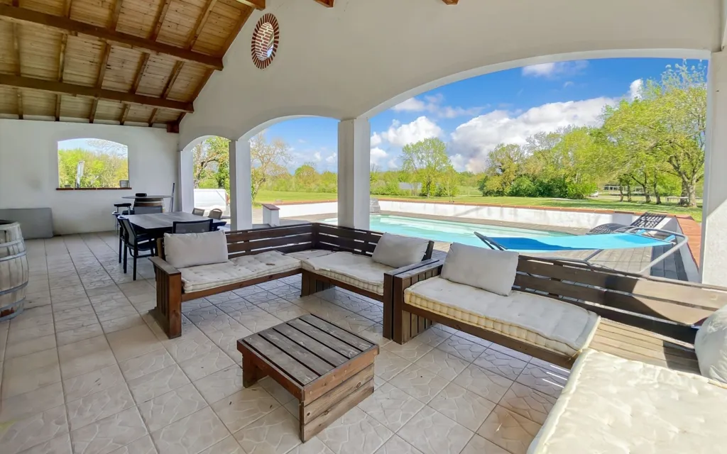 Terrasse - Maison de Caractère avec Piscine à Nohic