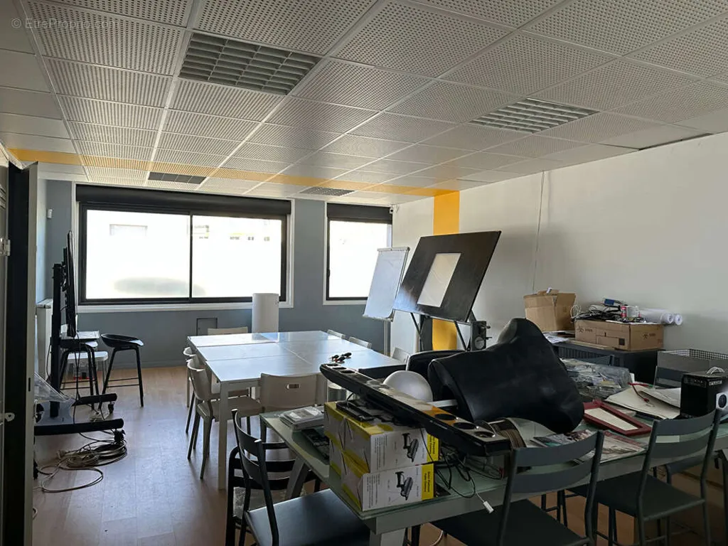 Kabinet - Office/Residential House with Parking in Clermont-Ferrand