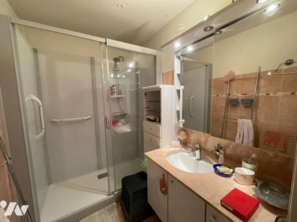 Salles de bain - Appartement T5 avec balcons à Nantes