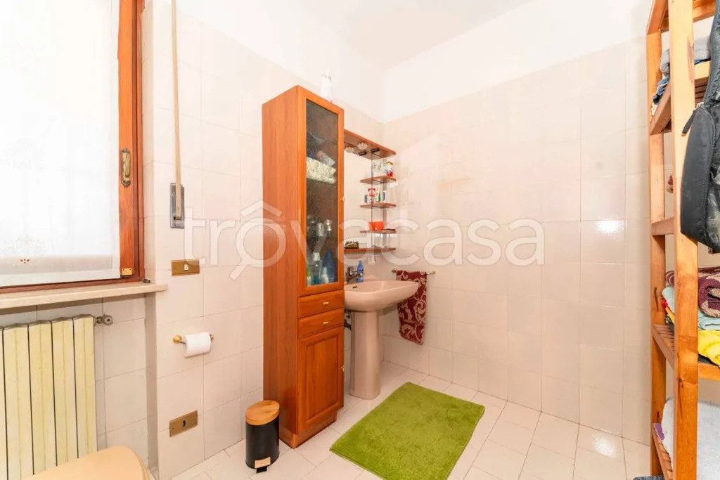 Bathrooms - Elegant Villa with Private Garden in Chieri