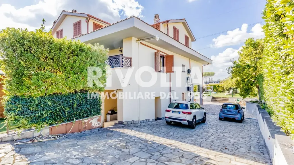Extérieur - Terraced Villa with Panoramic Terrace in Guidonia Montecelio