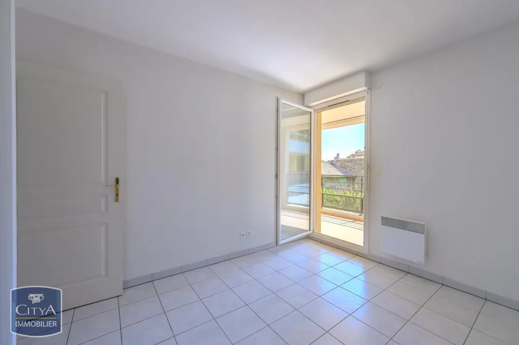 Stanze - 3-Bed Apartment with Terrace in Carpentras