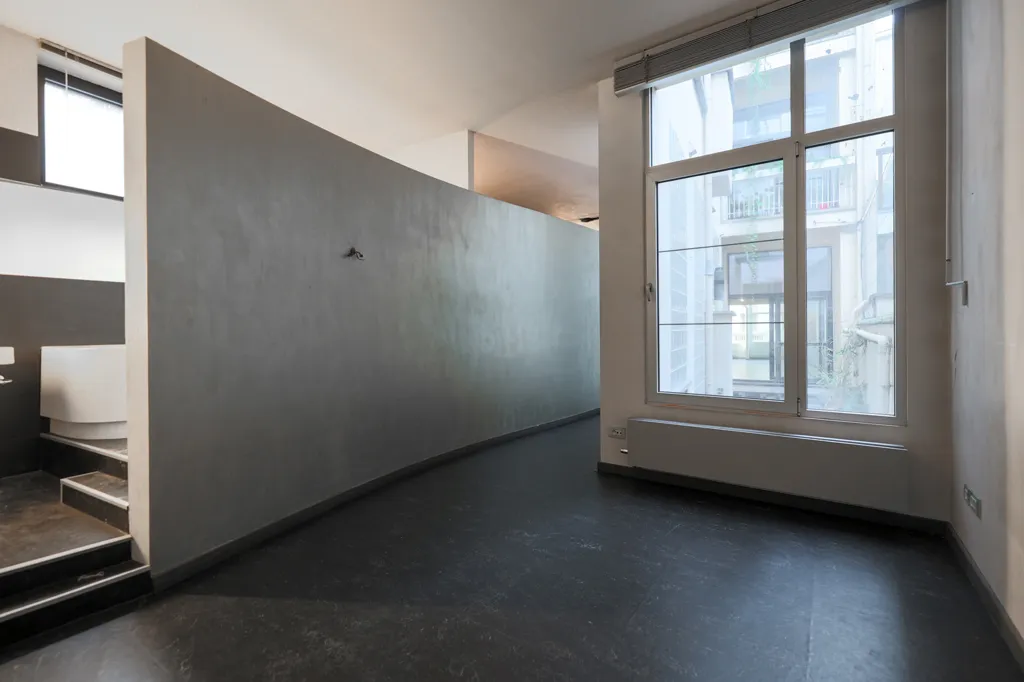 Esik - Characterful Apartment with Terrace in Antwerp