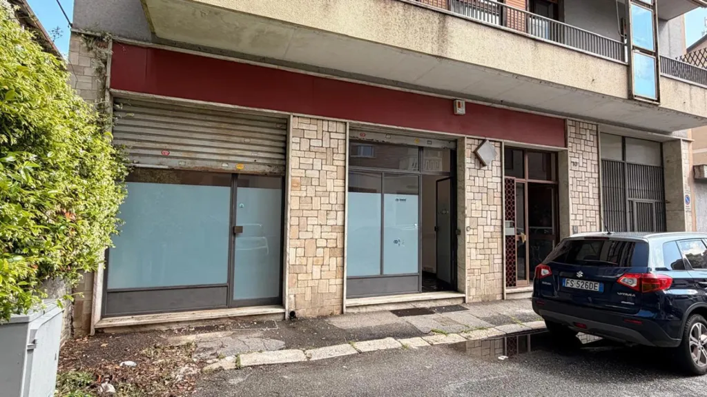 Extérieur - Commercial Space with Private Parking in Turin