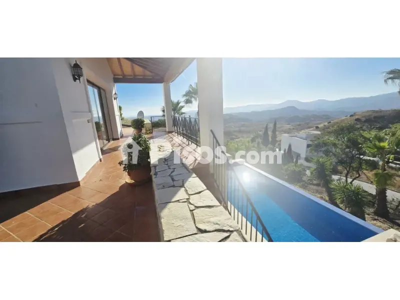 Piscine - Contemporary Villa with Sea Views in Valtocado