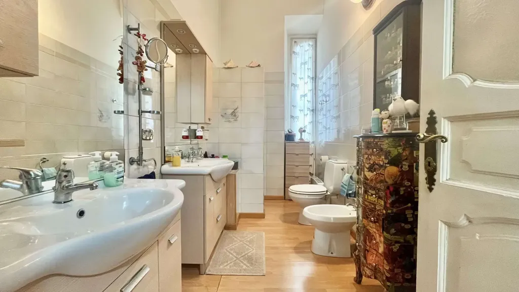 Bathrooms - Historic Villa with Private Garden in Intra