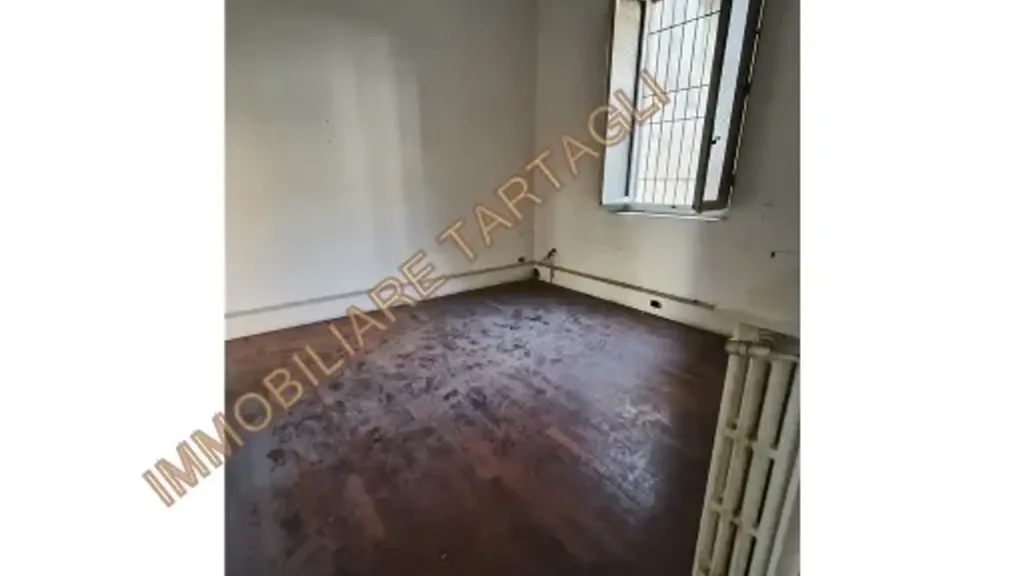 Stanze - Apartment with Dual Entrances in Florence