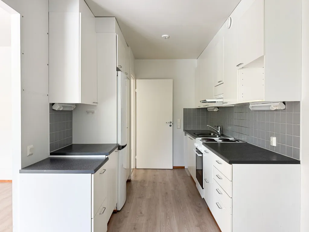 Köök - Modernised Apartment with Private Garden in Vantaa