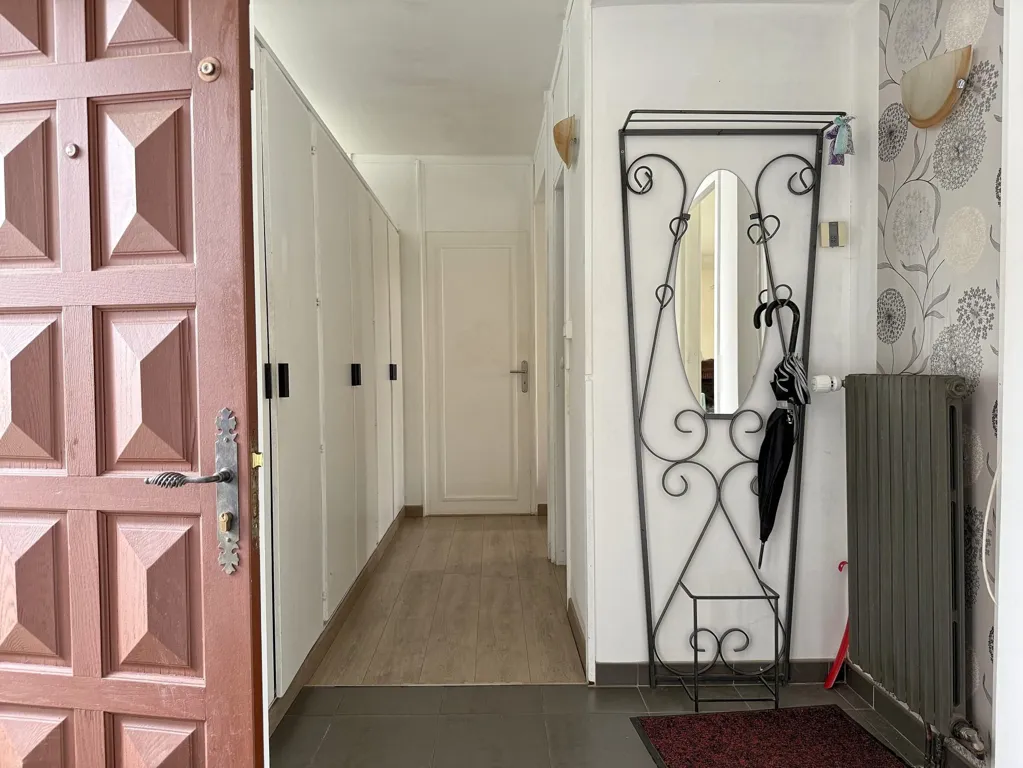 Entrée - Maison avec Jardin et Garage à Ezy-sur-Eure
