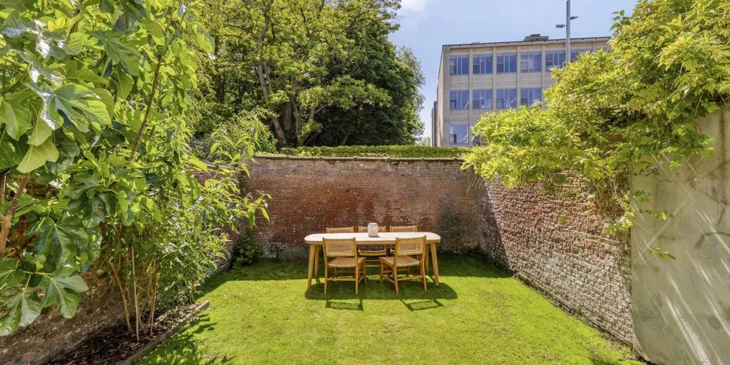 Jardin - Appartement Rénové avec Terrasse à Antwerpen