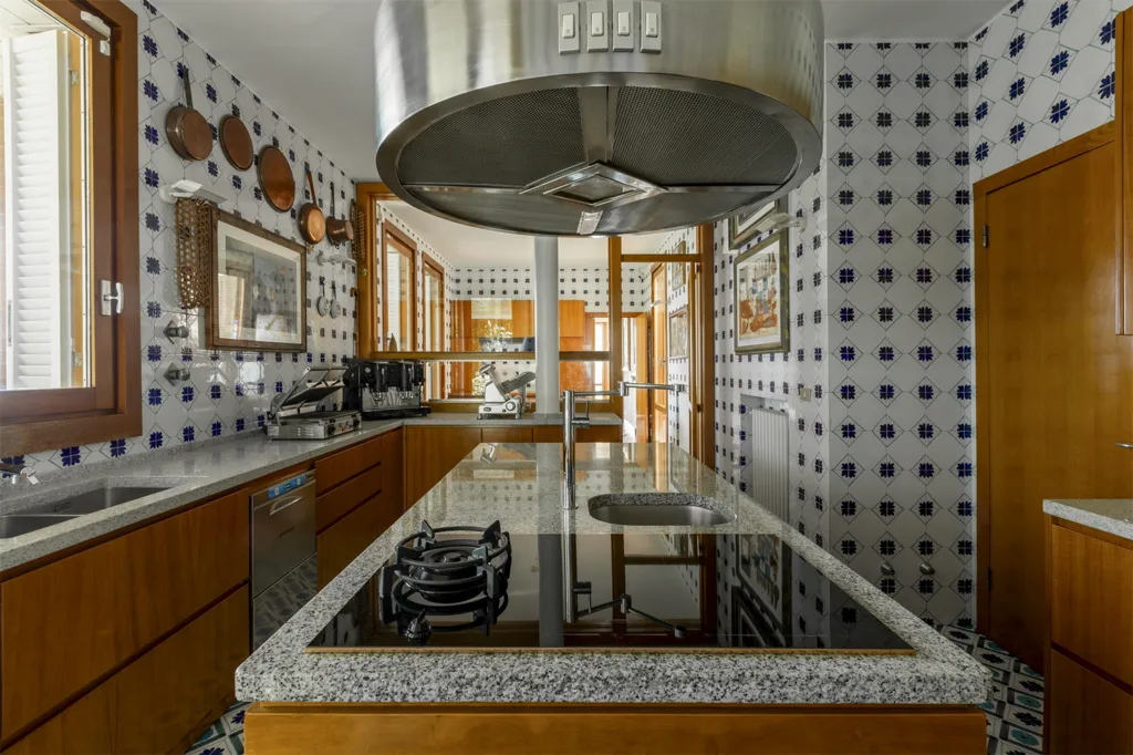Kitchen - Luxury Villa with Panoramic Views in Turin