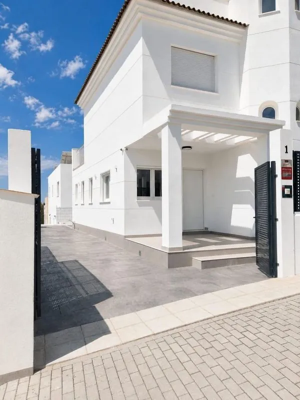 Välivaade - Contemporary Chalet with Pool in San Fulgencio