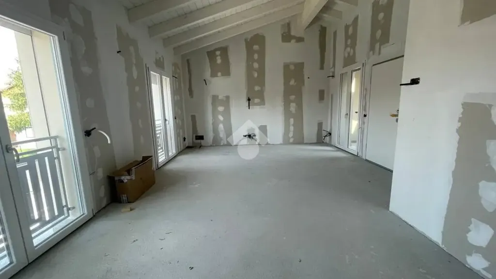 Stanze - Appartamento con terrazzo e box a Vaprio D'Adda