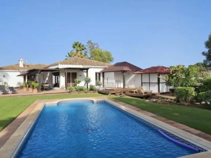 Piscine - Colonial Villa with Mountain Views in Sotogrande