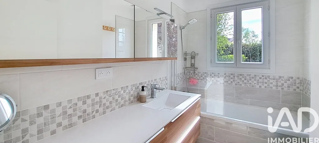 Salles de bain - Maison Familiale Rénovée avec Jardin à La Ferté-Alais