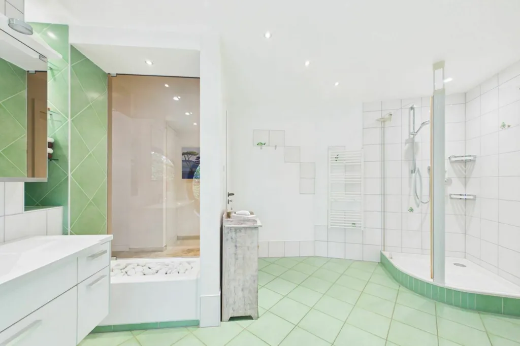 Bathrooms - Detached House with Private Duplex in Mersch