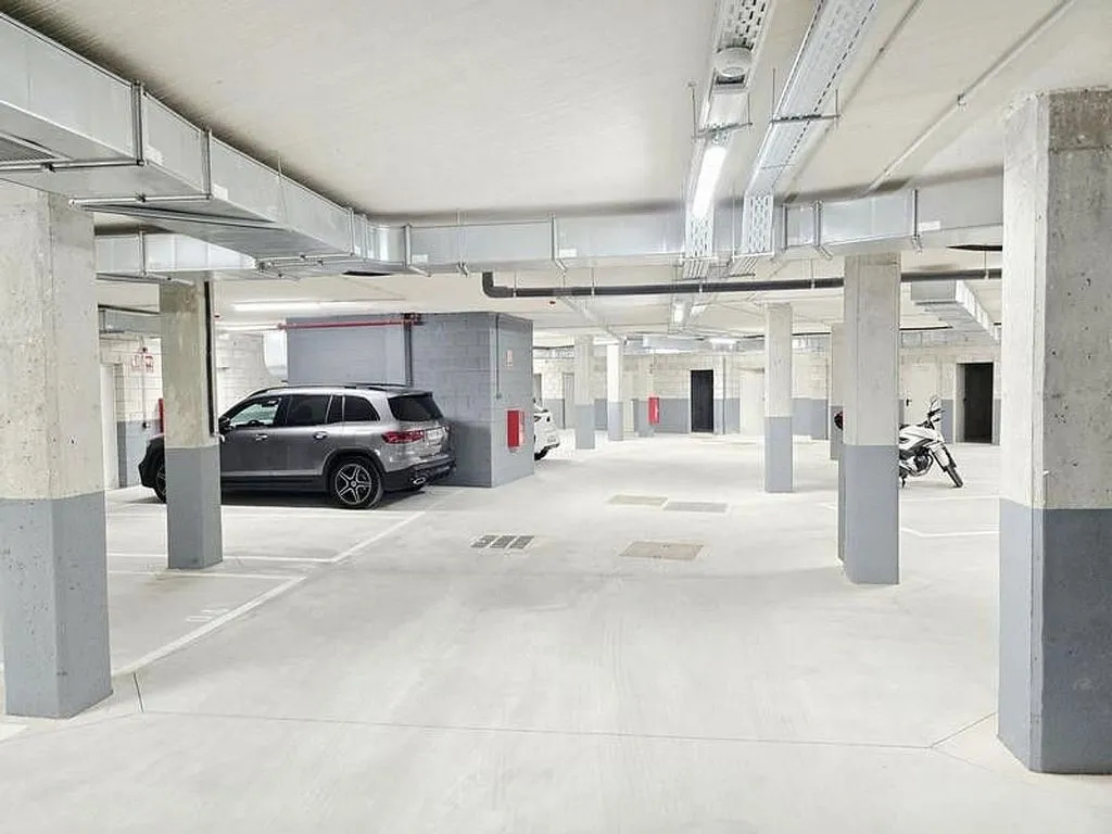 Garage - Apartment with Pool in Mijas, Hipódromo