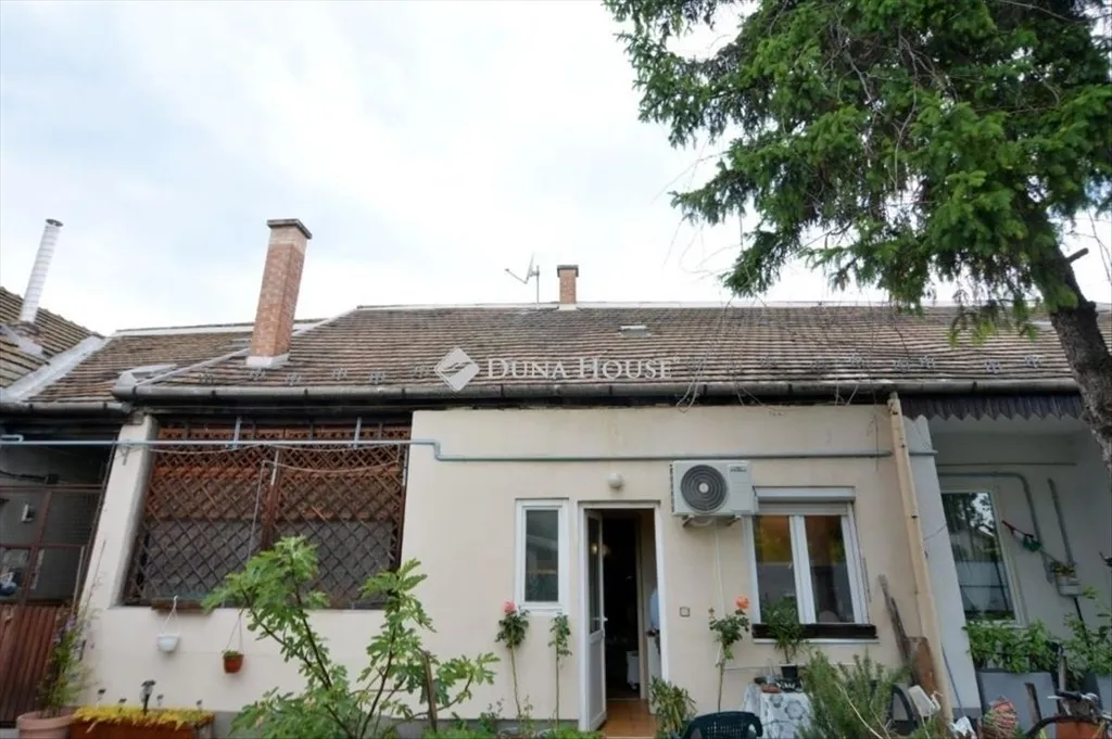Giardino - Apartment with Garage in Budapest 15th District