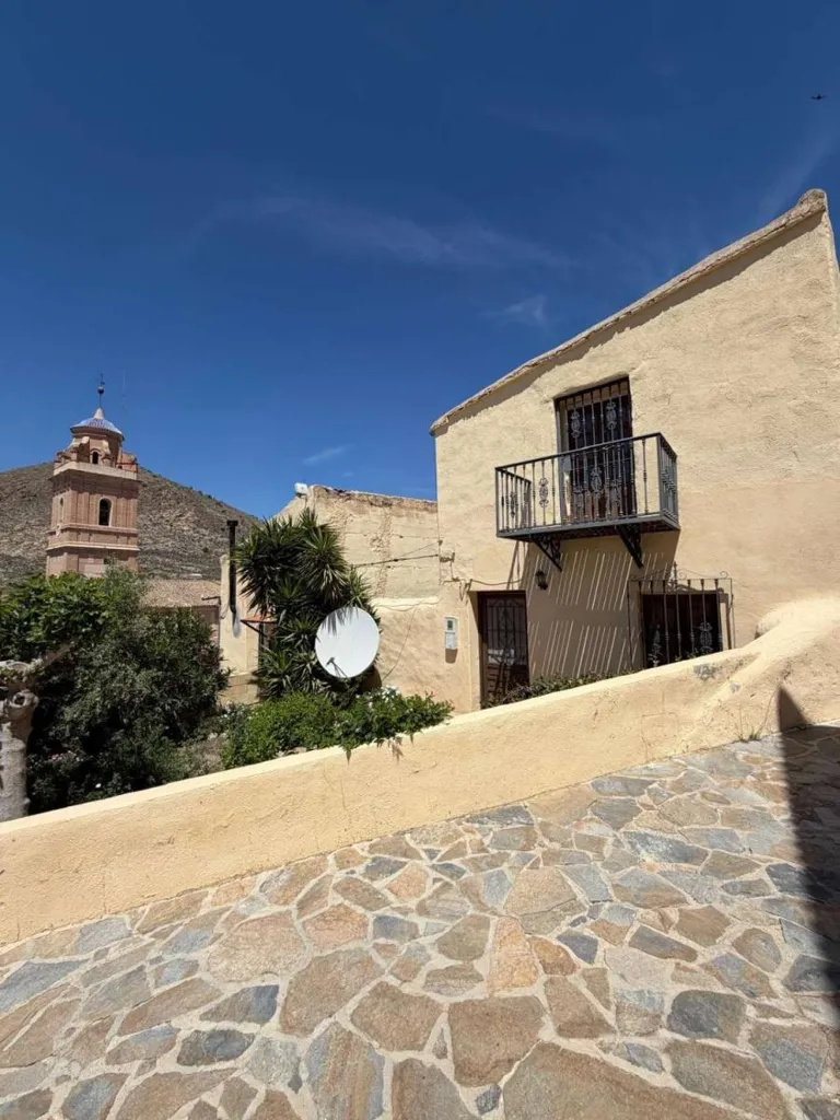 Jardin - 3-Bedroom House with Mountain Views in Oria
