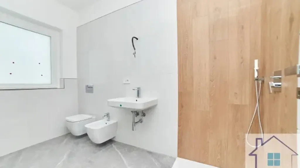 Bathrooms - Luxury Villa with Solar Panels in Frascati