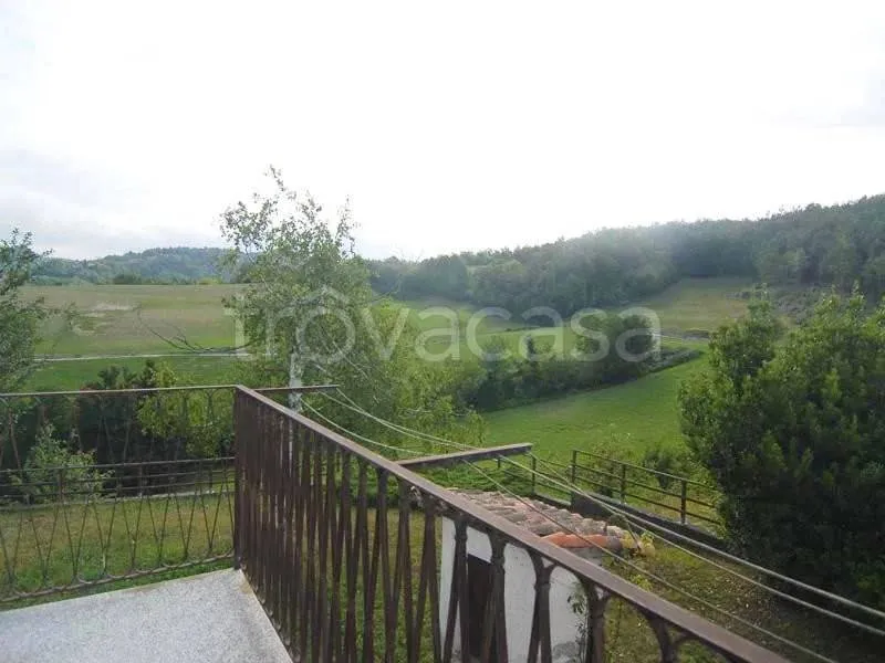 Rõdu - Rustic House with Panoramic View in Sale delle Langhe