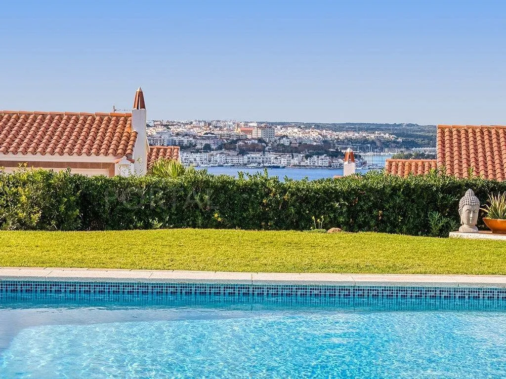 Piscine - Contemporary Villa with Sea View in Cala Llonga