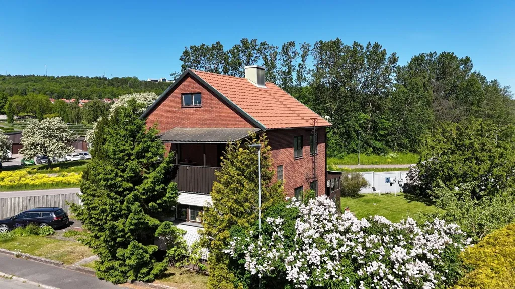 6-toaline maja asukohas Skövde kommun