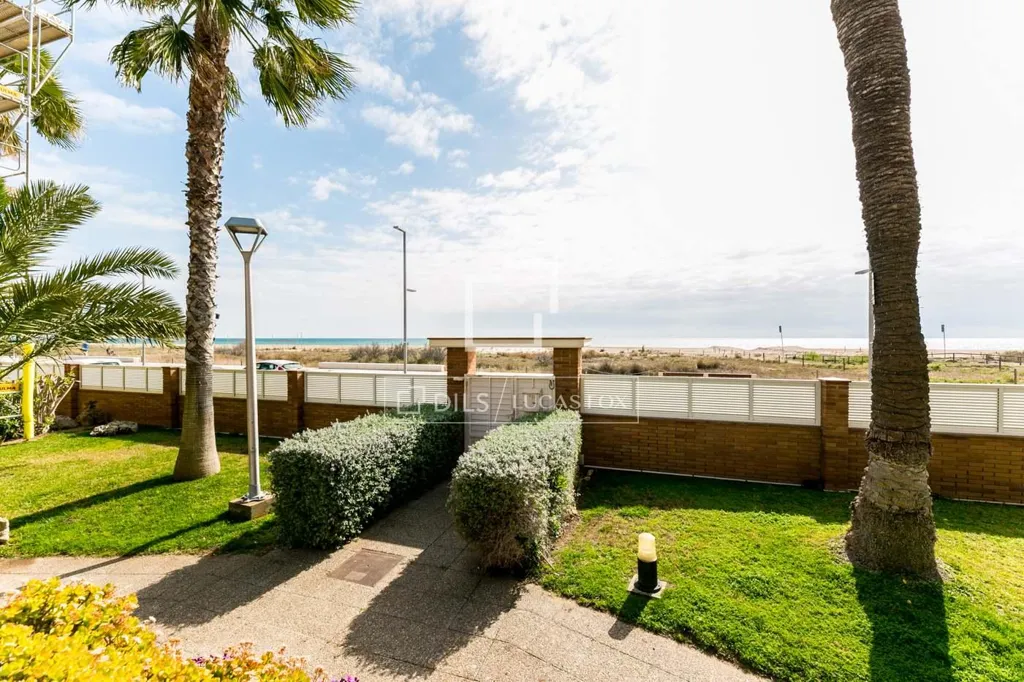 Giardino - Luxury Seafront Apartment in Castelldefels