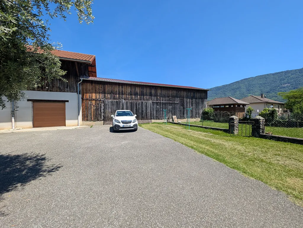 Välivaade - Hangar with Potential for Expansion in La Buissière