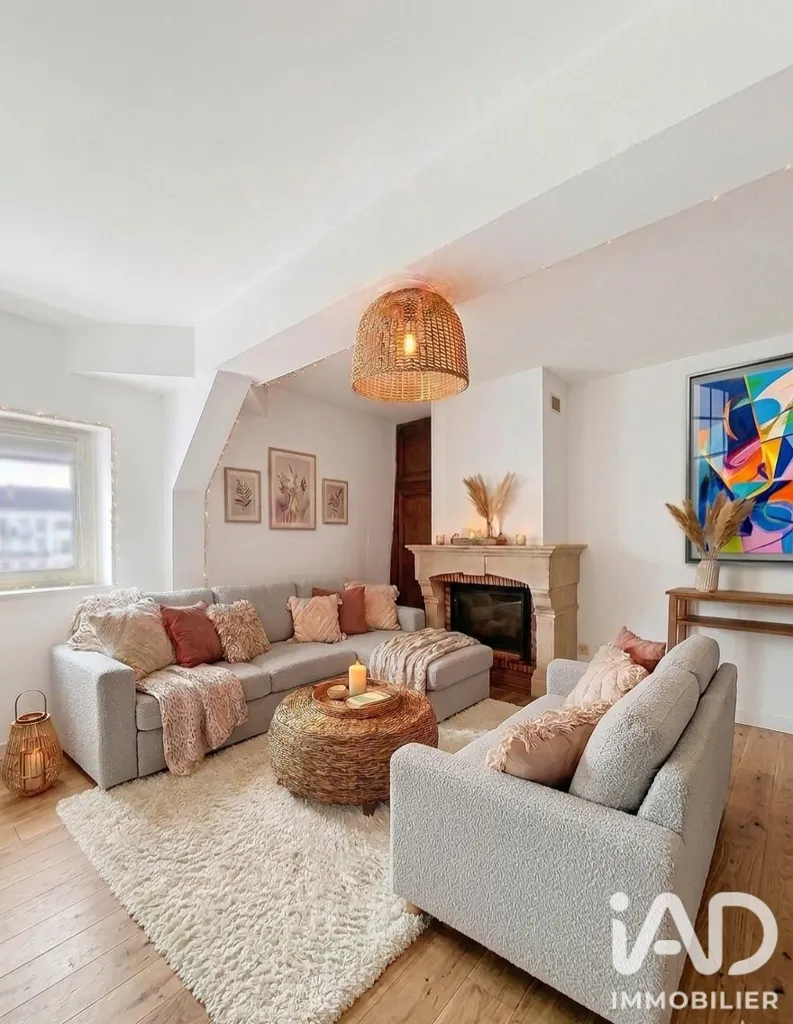 Séjour - Duplex avec Vue sur Place d'Obélisque à Chalon-sur-Saône