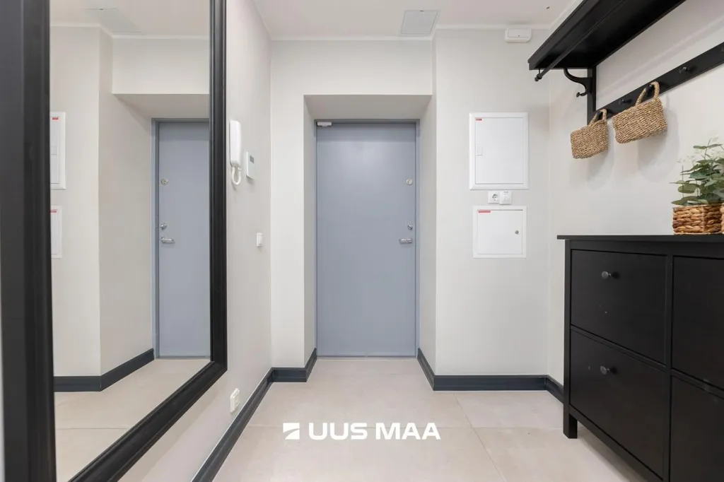 hallway_entrance