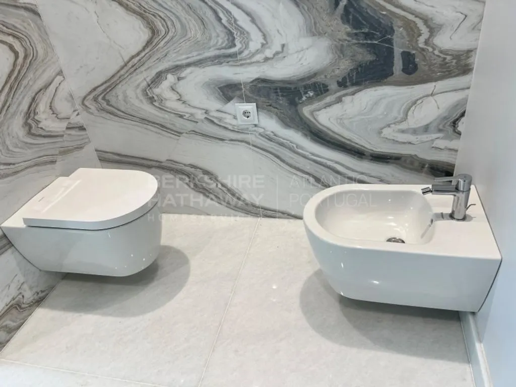 Bathrooms - Luxury Duplex with Pool in Cascais