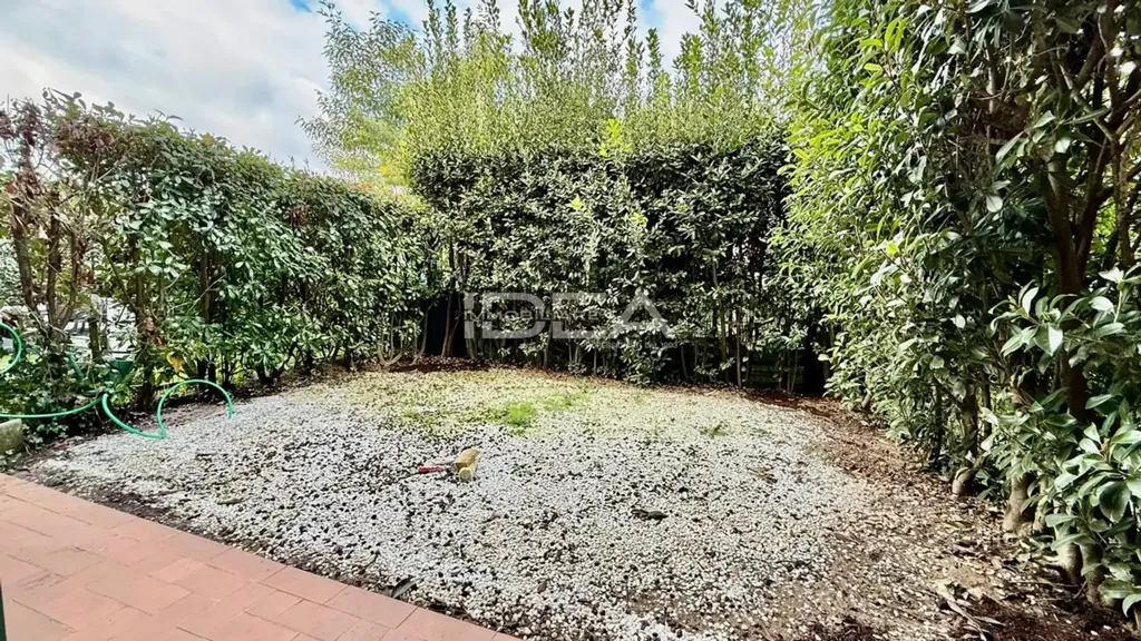 Garden - Contemporary Villa with Balconies in Lucca