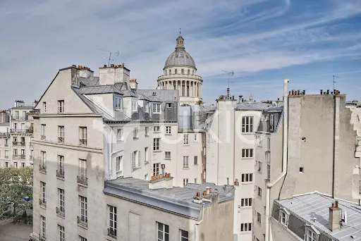Balcony - Luxury Apartment with Central Heating in Paris 5th
