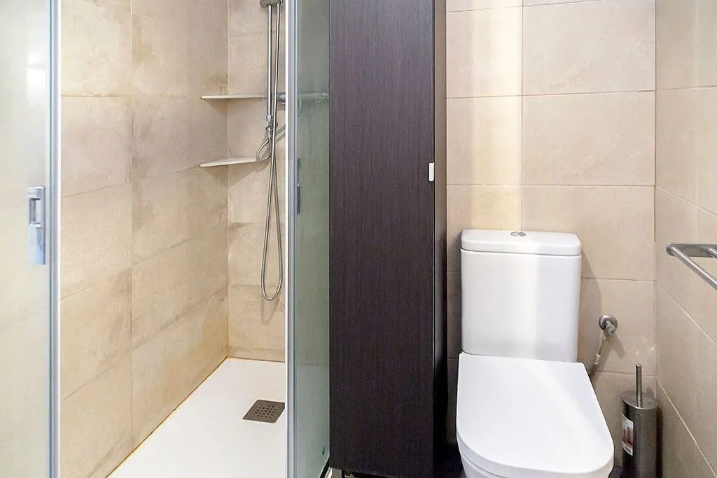 Bathrooms - Duplex with Terrace in La Salut, Barcelona