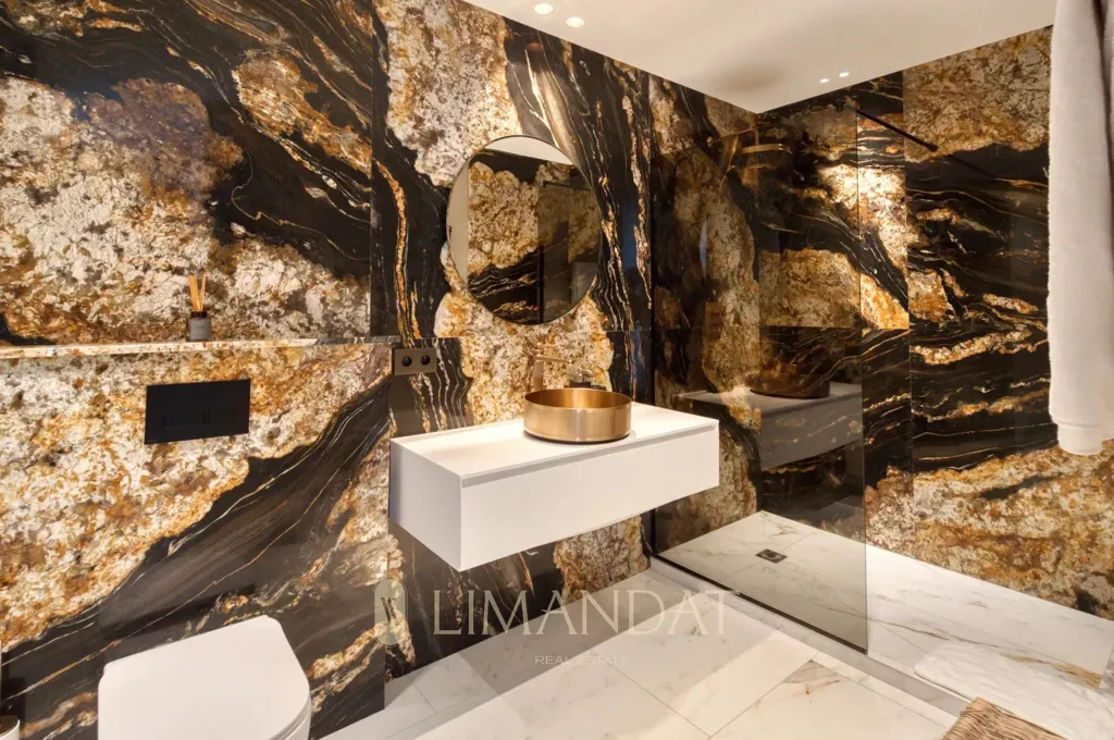 Salles de bain - Villa de luxe avec vue mer à Cannes