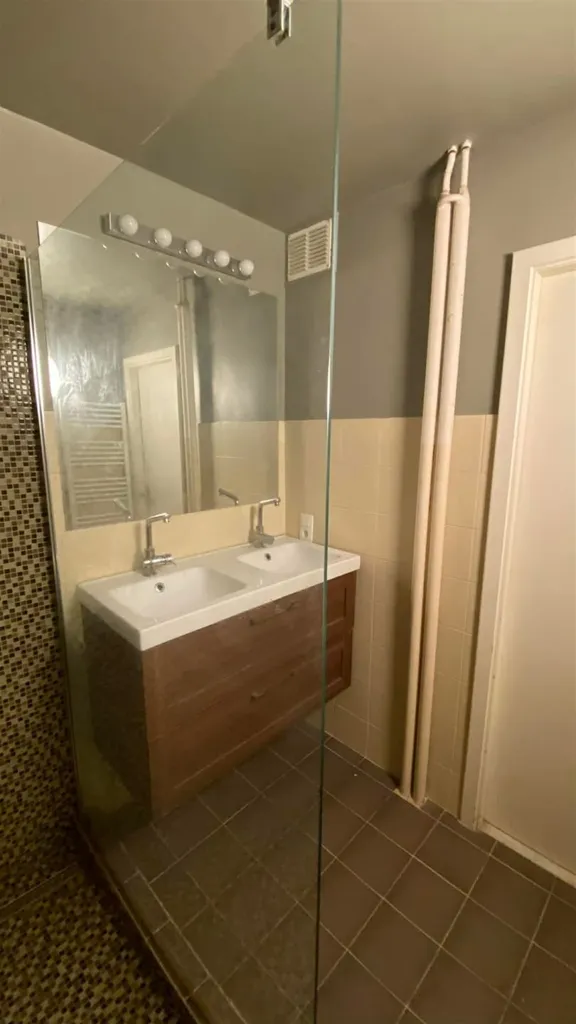 Vannitoad - 1-Bedroom Apartment with Terrace in Evere