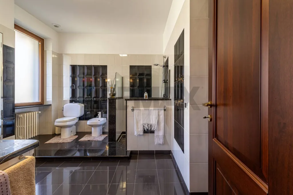 Salles de bain - Triplex Villa with Garden in Occhieppo Superiore