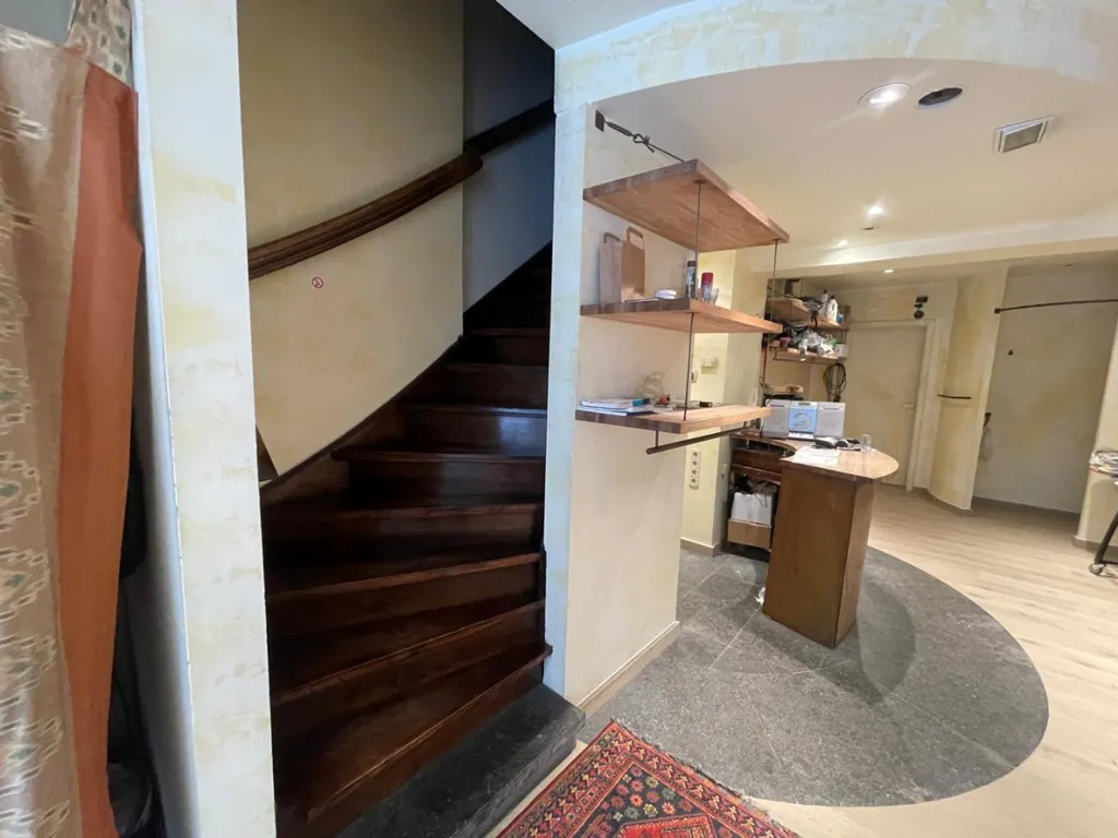 hallway_entrance