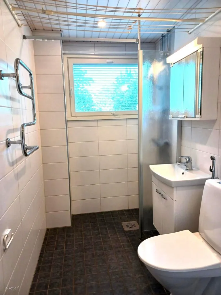 Vannitoad - Modern Studio with Kitchenette in Hyvinkää