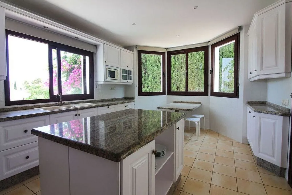 Cuisine - Chalet with Pool and Terrace in Estepona