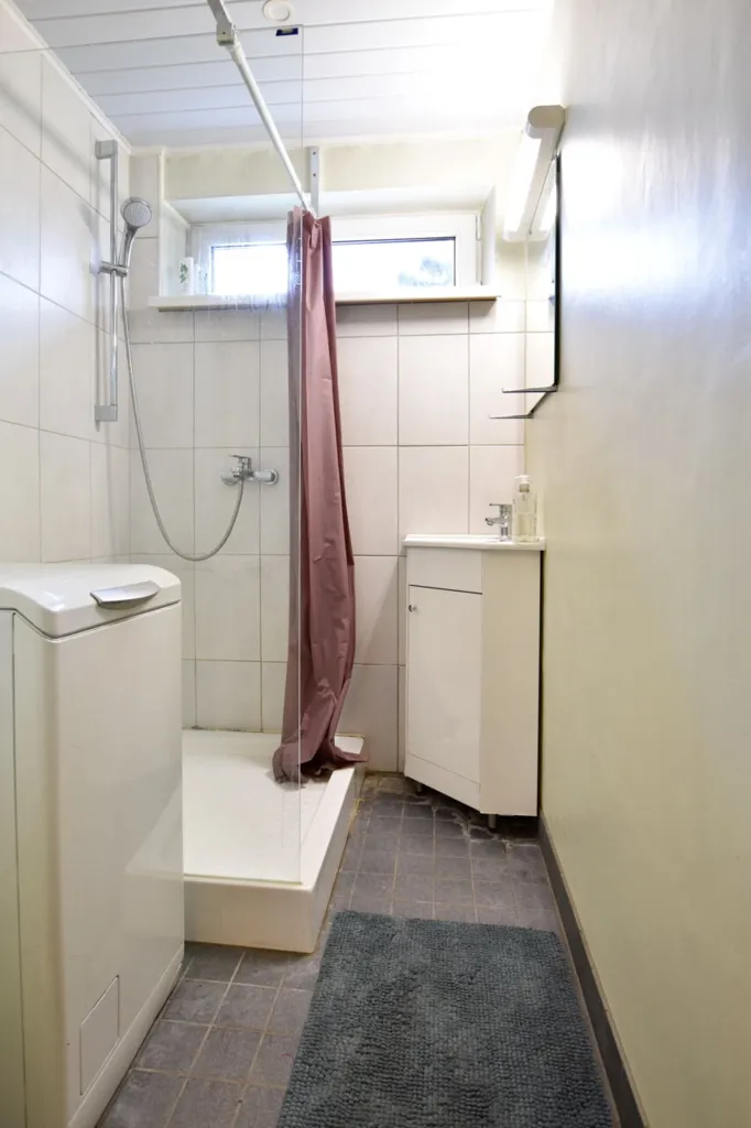 Vannitoad - Renovated Apartment in Stone House, Muhu Island