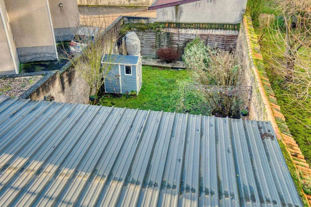 Aed - Rentable Building with 5 Leased Units in Nancy